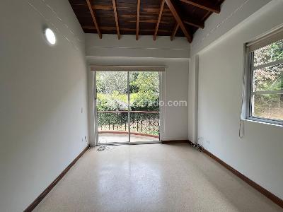 Casa de 5 alcobas en arriendo en Alto De Escobero, Envigado, 340 m² · foto 16 de 20