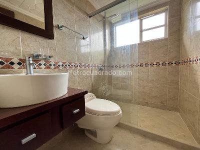 Casa de 5 alcobas en arriendo en Alto De Escobero, Envigado, 340 m² · foto 19 de 20