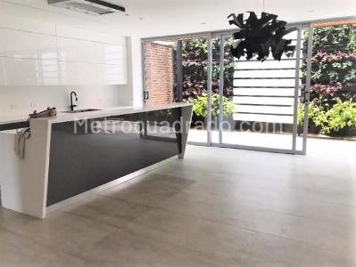 Casa de 3 alcobas en venta en San Lucas, Envigado, 256 m² · foto 3 de 19