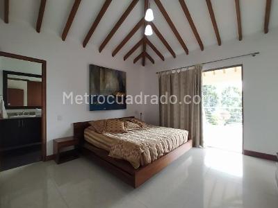 Casa de 5 alcobas en venta en El Poblado, Medellín, 817 m² · foto 11 de 18