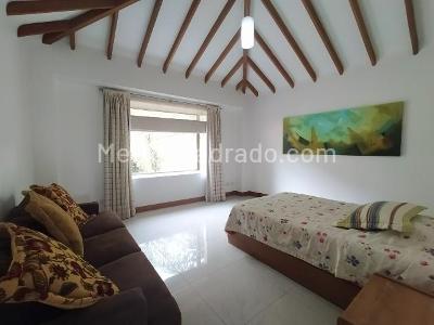 Casa de 5 alcobas en venta en El Poblado, Medellín, 817 m² · foto 13 de 18