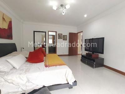 Casa de 5 alcobas en venta en El Poblado, Medellín, 817 m² · foto 14 de 18
