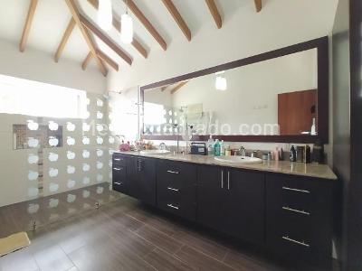 Casa de 5 alcobas en venta en El Poblado, Medellín, 817 m² · foto 15 de 18