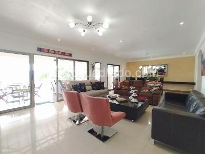 Casa de 5 alcobas en venta en El Poblado, Medellín, 817 m² · foto 2 de 18