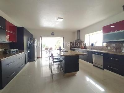 Casa de 5 alcobas en venta en El Poblado, Medellín, 817 m² · foto 6 de 18