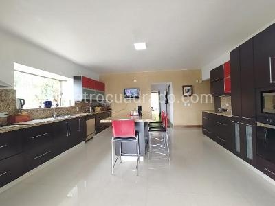 Casa de 5 alcobas en venta en El Poblado, Medellín, 817 m² · foto 7 de 18