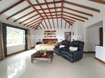 Casa de 5 alcobas en venta en El Poblado, Medellín, 817 m² · foto 9 de 18