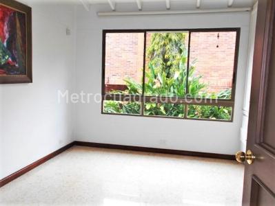 Casa de 3 alcobas en venta en Loma Los Benedictinos, Envigado, 330 m² · foto 10 de 16