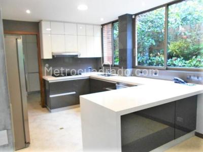 Casa de 3 alcobas en venta en Loma Los Benedictinos, Envigado, 330 m² · foto 5 de 16