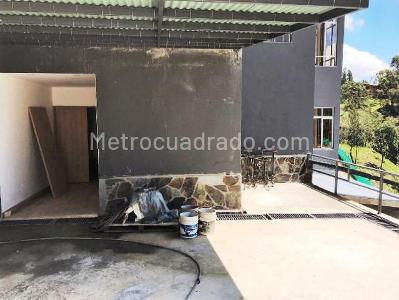 Casa de 3 alcobas en arriendo en Alto Del Escobero, Envigado, 170 m² · foto 10 de 10