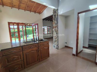 Casa de 3 alcobas en arriendo en Acuarela, Envigado, 230 m² · foto 8 de 20