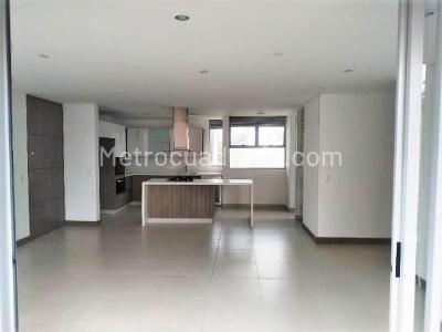 Apartamento en venta en El Poblado, Medellín · foto 4 de 13