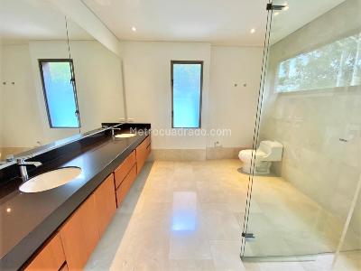 Apartamento de 4 alcobas en venta en El Poblado, Medellín, 318 m² · foto 11 de 13