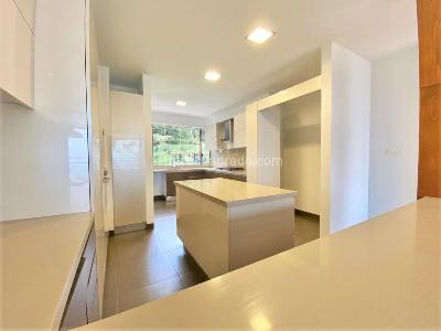 Apartamento de 4 alcobas en venta en El Poblado, Medellín, 318 m² · foto 5 de 13