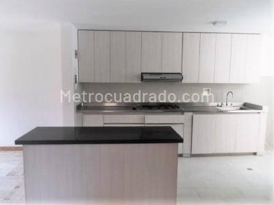 Casa en arriendo en El Poblado, Medellín · foto 3 de 16