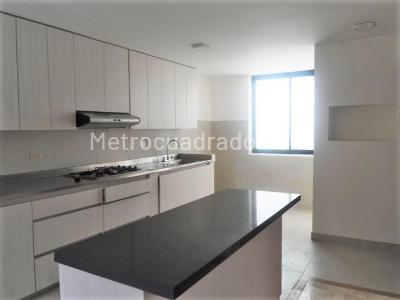 Casa en arriendo en El Poblado, Medellín · foto 4 de 16