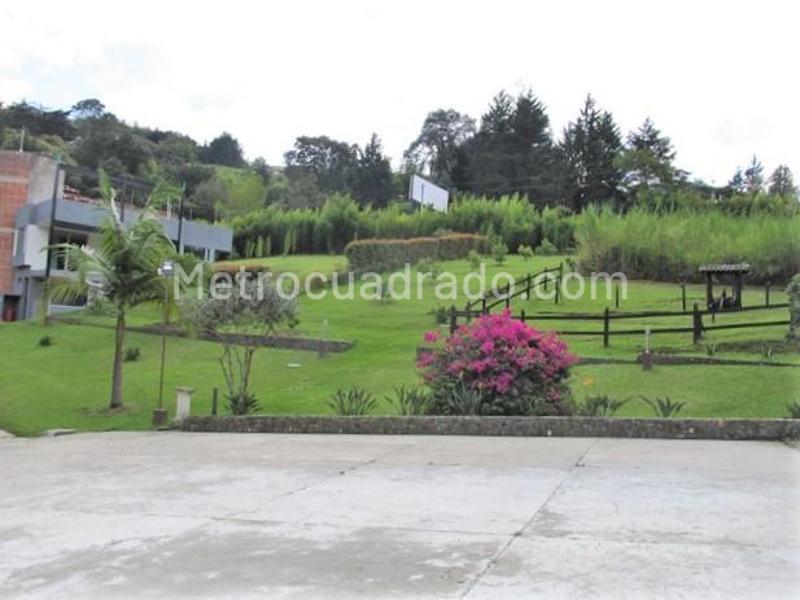 4BR House in vereda sajonia (480 m²) - 2