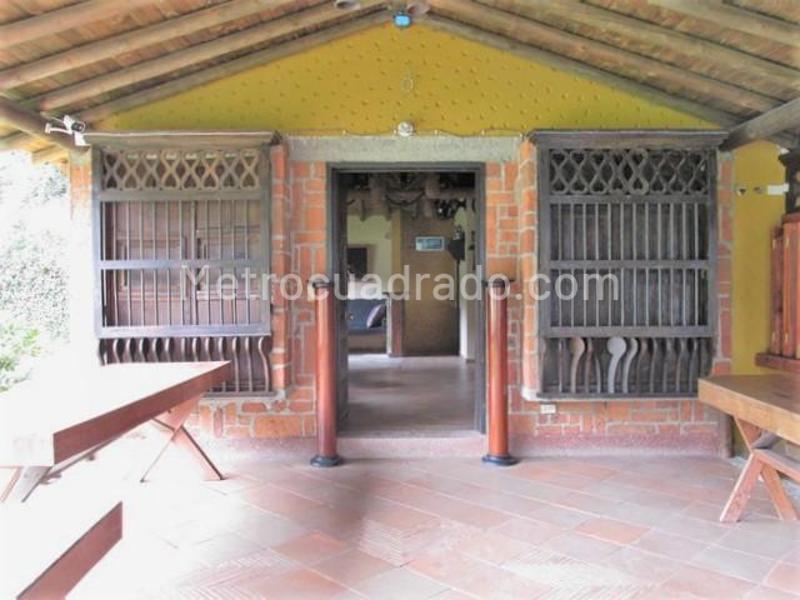 4BR House in vereda sajonia (480 m²) - 4