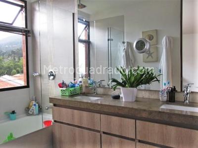 Casa de 3 alcobas en venta en San Lucas, Envigado, 233 m² · foto 15 de 18
