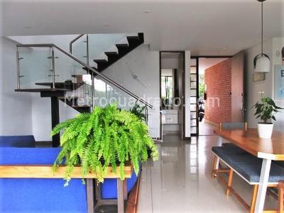 Casa de 3 alcobas en venta en San Lucas, Envigado, 233 m² · foto 9 de 18