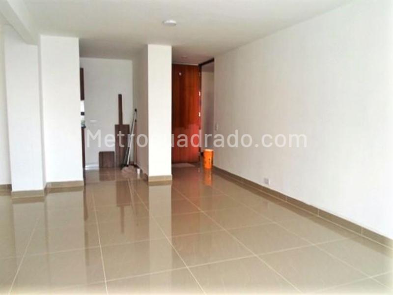 Apartamento de 3 Alcobas con Balcón y Parqueadero Cubierto en El Poblado - 4