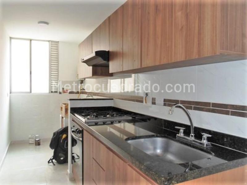 Apartamento de 3 Alcobas con Balcón y Parqueadero Cubierto en El Poblado - 5