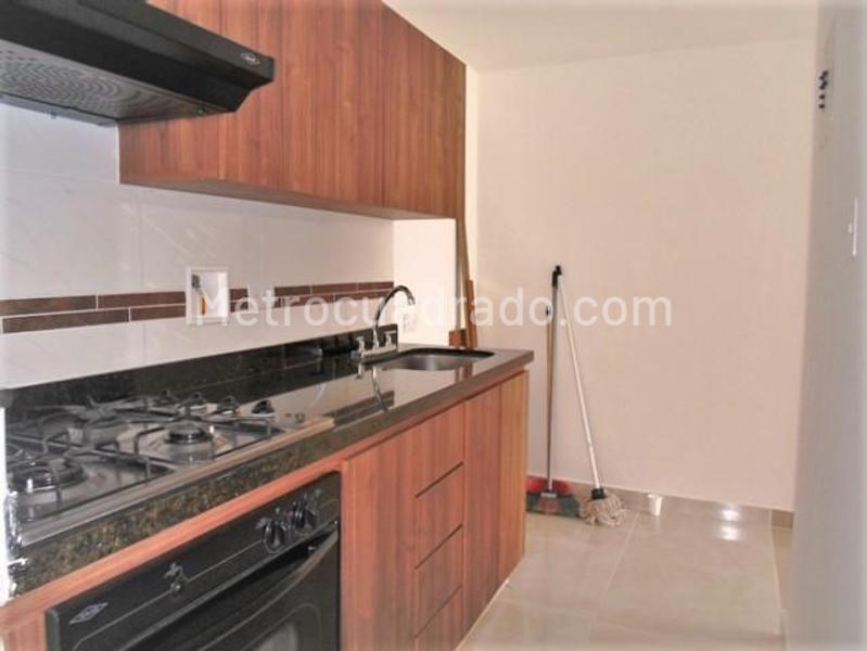 Apartamento de 3 Alcobas con Balcón y Parqueadero Cubierto en El Poblado - 6