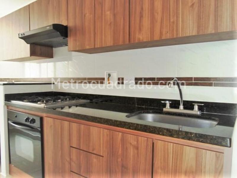 Apartamento de 3 Alcobas con Balcón y Parqueadero Cubierto en El Poblado - 7