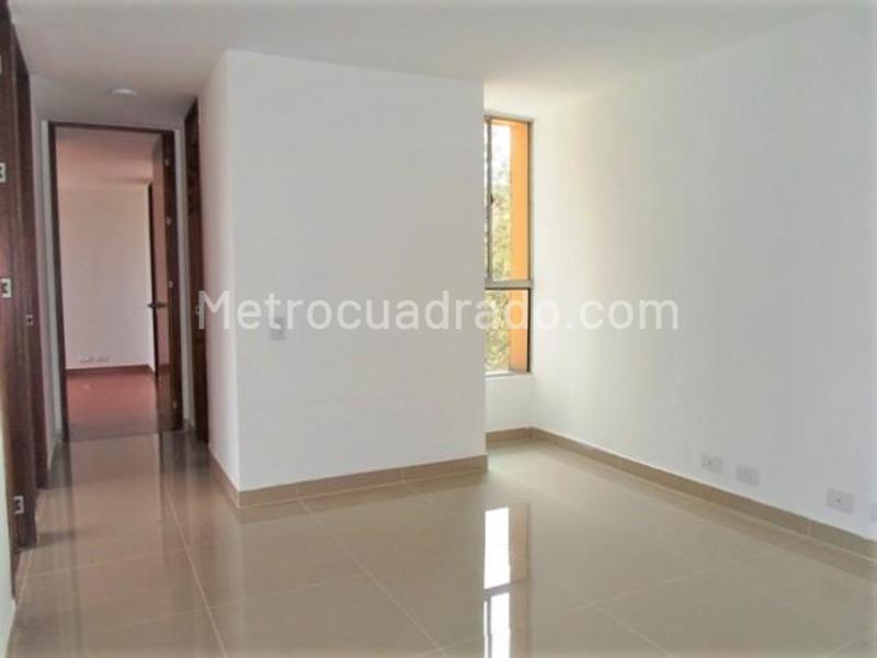 Apartamento de 3 Alcobas con Balcón y Parqueadero Cubierto en El Poblado - 8