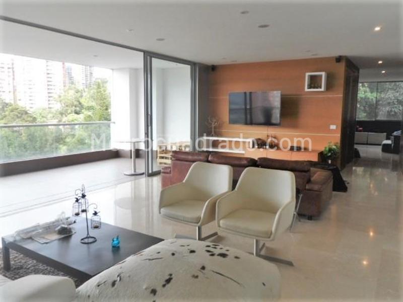 Luxury 3BR Apartment with City View in El Poblado - 2