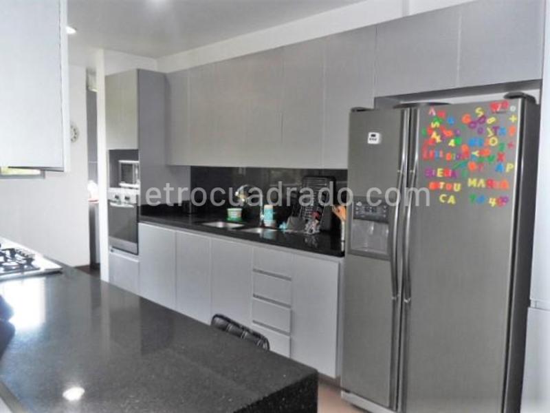Luxury 3BR Apartment with City View in El Poblado - 5