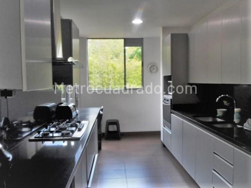Luxury 3BR Apartment with City View in El Poblado - 6