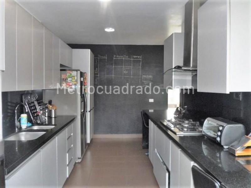 Luxury 3BR Apartment with City View in El Poblado - 7