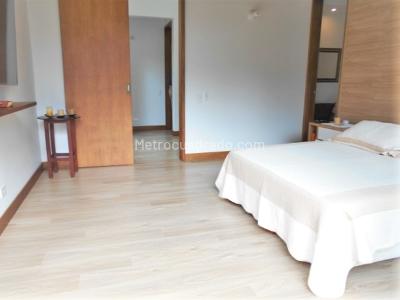 Casa de 3 alcobas en venta en Loma Del Escobero, Envigado, 300 m² · foto 8 de 17