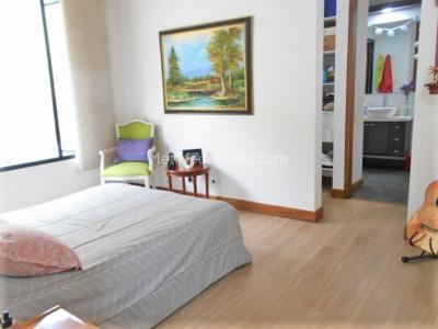 Casa de 3 alcobas en venta en Loma Del Escobero, Envigado, 300 m² · foto 9 de 17