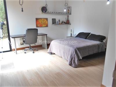 Casa de 3 alcobas en venta en Loma Del Escobero, Envigado, 300 m² · foto 11 de 17