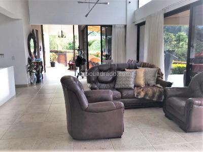 Casa de 3 alcobas en venta en Loma El Escobero, Envigado, 300 m² · foto 2 de 16