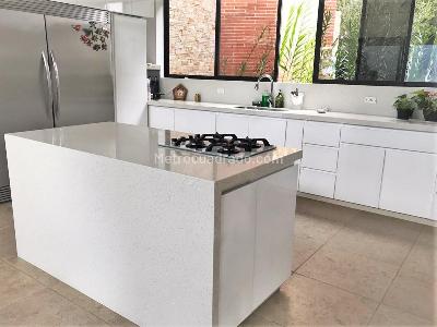 Casa de 3 alcobas en venta en Loma El Escobero, Envigado, 300 m² · foto 4 de 16