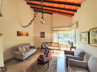 Casa de 3 alcobas en venta en Los Benedictinos, Envigado, 300 m² · foto 2 de 8