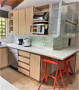 Casa de 3 alcobas en venta en Los Benedictinos, Envigado, 300 m² · foto 3 de 8