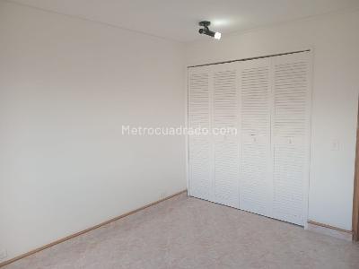 Apartamento de 3 alcobas en arriendo en Patio Bonito, Medellín, 140 m² · foto 12 de 17