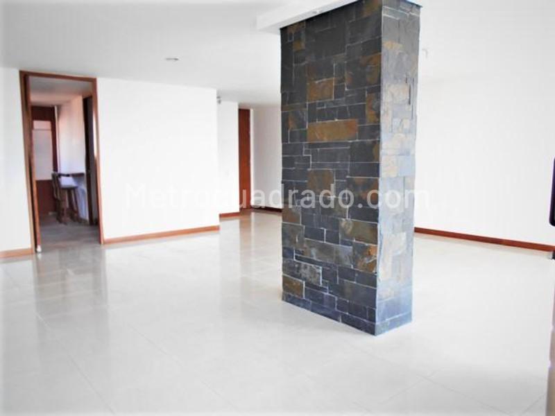 Elegant 3BR Apartment Near Club in El Poblado - 2