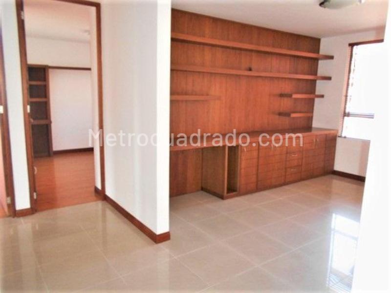 Elegant 3BR Apartment Near Club in El Poblado - 5