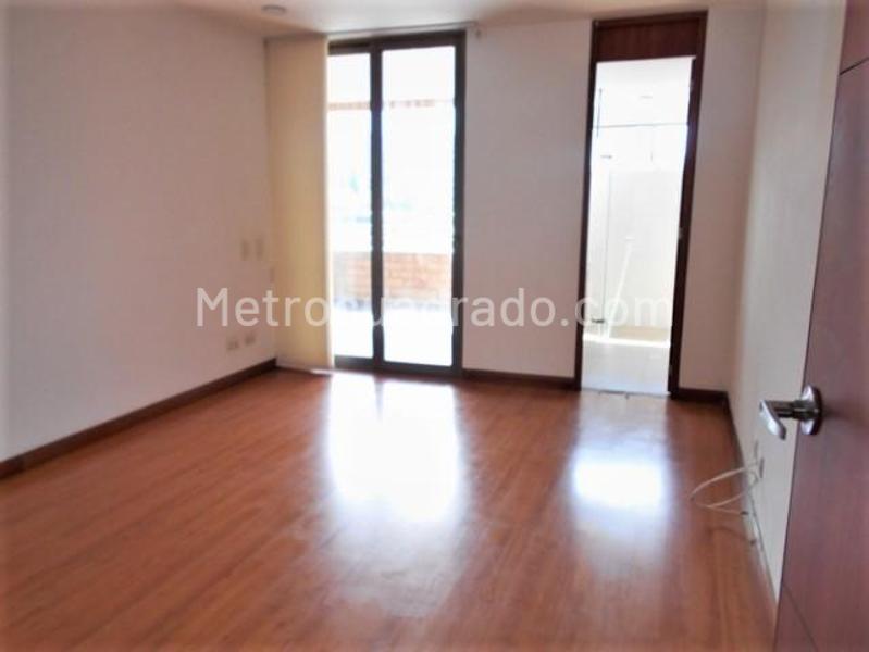 Elegant 3BR Apartment Near Club in El Poblado - 6