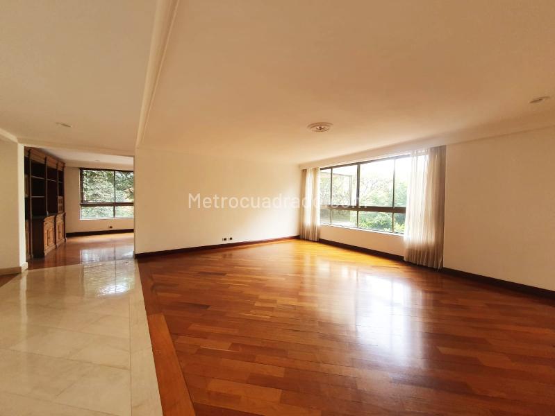 Apartamento de 4 Alcobas para Arriendo/Venta en Unidad Cerrada Castropol, El Poblado