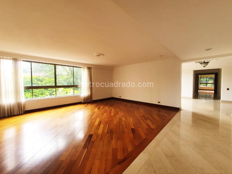 Apartamento de 4 Alcobas para Arriendo/Venta en Unidad Cerrada Castropol, El Poblado - 2