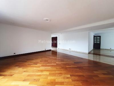 Apartamento de 4 alcobas en venta en El Poblado, Medellín, 330 m² · foto 3 de 20