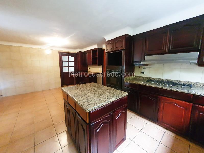 Apartamento de 4 Alcobas para Arriendo/Venta en Unidad Cerrada Castropol, El Poblado - 6