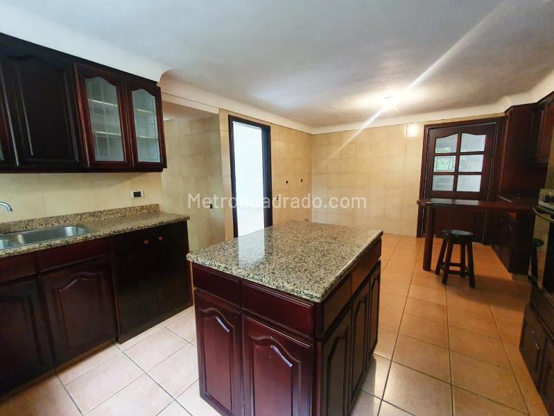 Apartamento de 4 Alcobas para Arriendo/Venta en Unidad Cerrada Castropol, El Poblado - 9