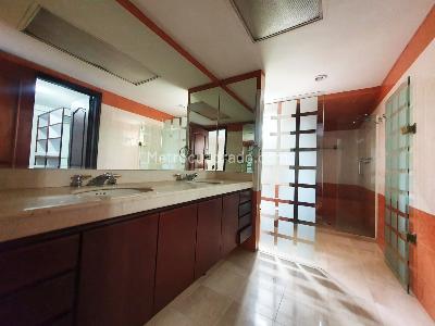Apartamento de 4 alcobas en venta en El Poblado, Medellín, 330 m² · foto 19 de 20